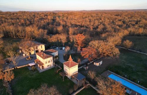 Septfonds House | Relax at Domaine de Fangal: Poolside Gîtes with Ocean Views