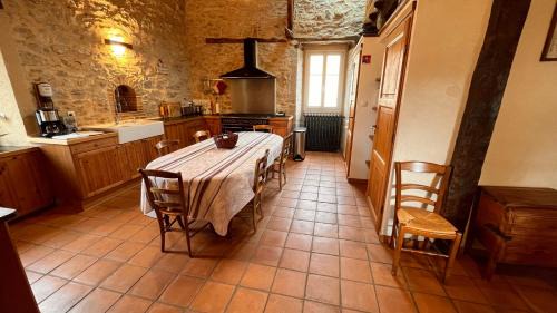 Septfonds House | Relax at Domaine de Fangal: Poolside Gîtes with Ocean Views