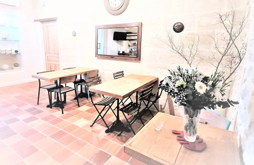 Guillac House | Explore Domaine de Gaïa: Relax by the Pool Near Saint-Emilion