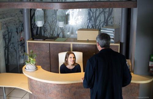 Mazeres Hotel | Experience Domaine de Garabaud: Oceanfront Retreat Awaits