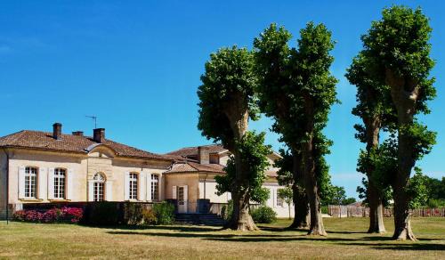 Martillac Villa | Discover Domaine de Gorre: Family-Friendly 4-Star Retreat