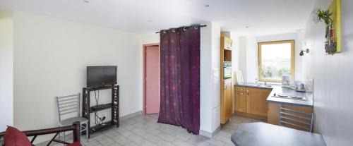 Plouarzel Bed & Breakfast | Idyllic Domaine de Kerzuat with Ocean View and Pool