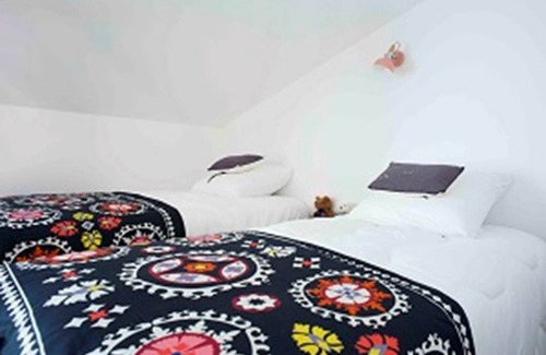 Landerneau Cabin | Tranquil Domaine de L'ecrin: Guest Rated 10/10 Retreat
