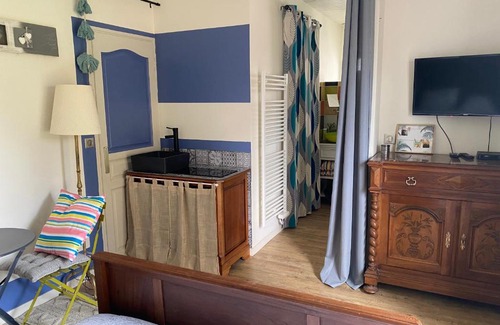 Biganos Bed & Breakfast | Relax at Domaine de l'Espiguette with Ocean Views & Pool