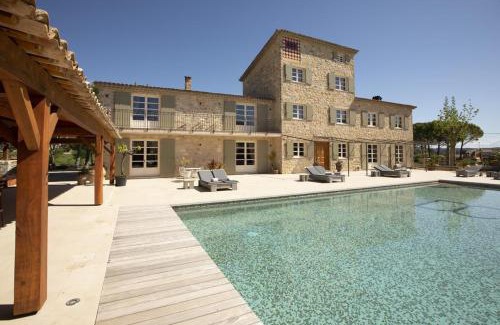 Lorgues Bed & Breakfast | Discover Domaine De La Chapelle: Oceanfront Retreat Awaits