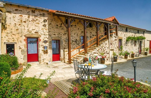 Le Boupere Bed & Breakfast | Relax at Domaine de La Courillère: Pool, Spa & Family Fun