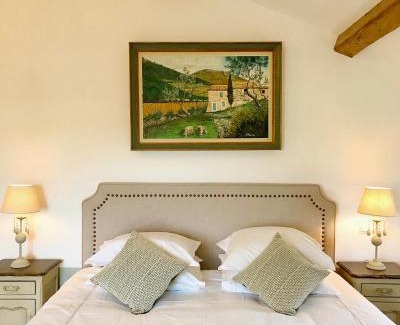 Pernes-les-Fontaines Bed & Breakfast | Relax at Domaine de La Brave: 4-Star Oceanfront Retreat