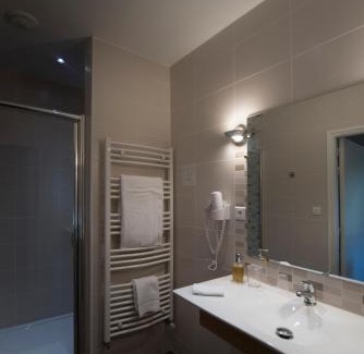 Saint-Medard-d'Eyrans Hotel | Relaxing Oceanfront Escape at Domaine de Larchey