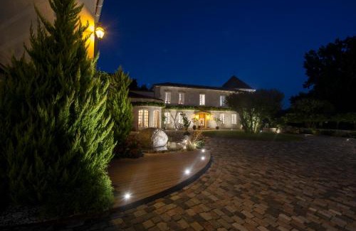 Saint-Medard-d'Eyrans Hotel | Relaxing Oceanfront Escape at Domaine de Larchey