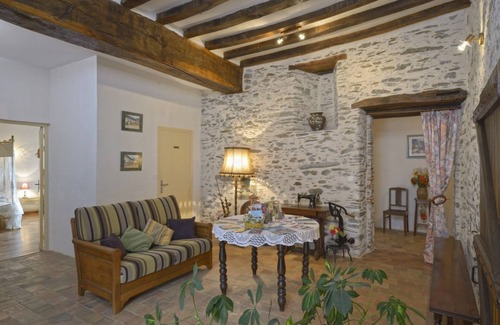 Sainte-Gemme-d'Andigne Bed & Breakfast | Exceptional Domaine De La Cour: Spa and Family-Friendly Getaway