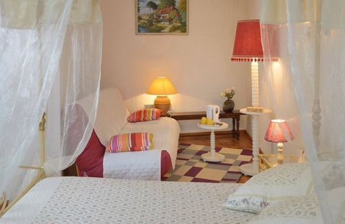 Sainte-Gemme-d'Andigne Bed & Breakfast | Exceptional Domaine De La Cour: Spa and Family-Friendly Getaway