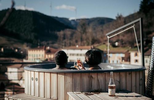Valsonne Bed & Breakfast | Pet-Friendly Oceanfront Escape at Domaine de la Rue de la Tour
