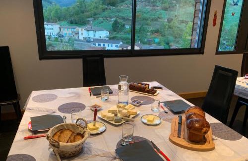 Valsonne Bed & Breakfast | Pet-Friendly Oceanfront Escape at Domaine de la Rue de la Tour