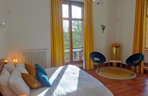 Gelos Bed & Breakfast | Elegant Family Retreat at Domaine de la Tisnère - 5 Star