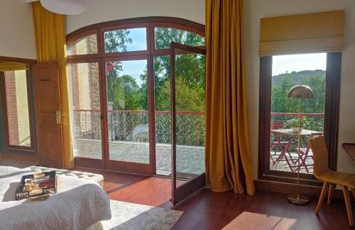 Gelos Bed & Breakfast | Elegant Family Retreat at Domaine de la Tisnère - 5 Star