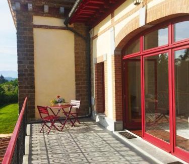 Gelos Bed & Breakfast | Elegant Family Retreat at Domaine de la Tisnère - 5 Star