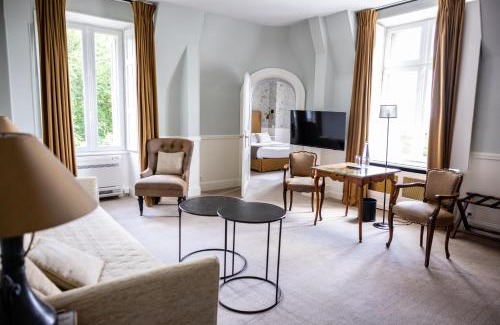 Veigne Hotel | Relax at Domaine de la Tortinière - 4-Star Oceanfront Retreat
