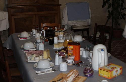 Mosnay Bed & Breakfast | Discover Domaine de la Touche: Pet-Friendly Retreat