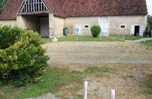 Mosnay Bed & Breakfast | Discover Domaine de la Touche: Pet-Friendly Retreat
