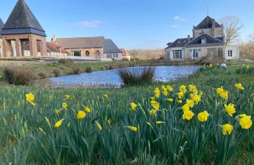 Lunay House | Idyllic Domaine de la Vaudouriere with Oceanfront Pool
