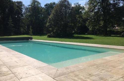 Lailly-en-Val Bed & Breakfast | Idyllic Domaine de Montizeau with Pool & Ocean Views
