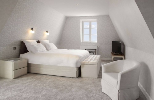 Sanilhac Bed & Breakfast | Guest Rated 10/10: Domaine De Pouzelande B&B with Spa & Pool
