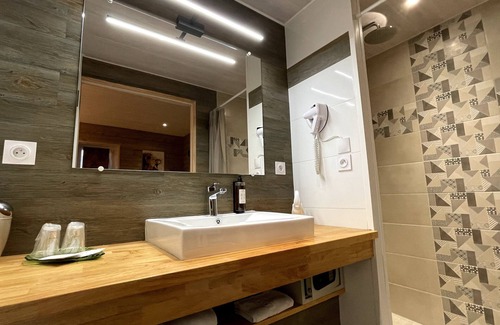 Roullet-Saint-Estephe Hotel | Elegant Retreat at Domaine de Roullet with Pool & Spa