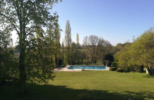 Bayas Bed & Breakfast | Elegant Domaine de Rateau: Oceanfront Bliss and Pools