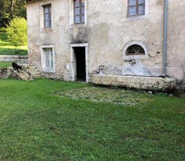 Glay House | Pet-Friendly Getaway at Domaine de Rosière with Breakfast