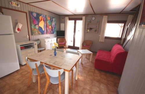 Portiragnes-Plage Villa | Cozy Villa Near the Beach with Pool and Pet-Friendly Amenities