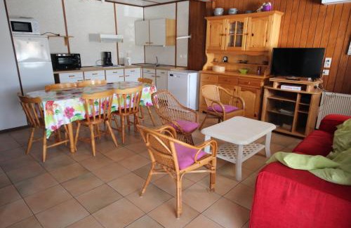 Portiragnes-Plage Villa | Family-Friendly Villa Near the Beach with Pool Access