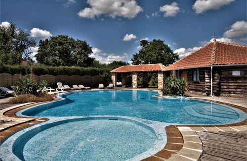 Vareilles Hotel | Relax at Domaine de Vareilles with Oceanfront Amenities