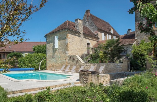 Saint-Medard House | Discover Domaine de Vielcastel: Poolside Family Retreat