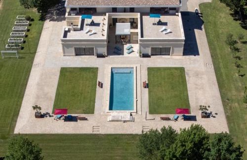 Molleges Bed & Breakfast | Experience Elegance at Domaine des Eucalyptus - 4 Stars