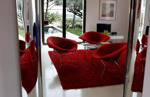Saint-Saturnin-les-Apt Resort | Exclusive Oceanfront Retreat at Domaine des Andéols
