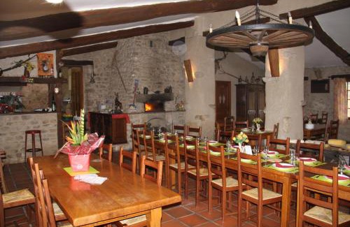 Forcalquier House | Idyllic Domaine du Bas Chalus: Pet-Friendly with Ocean Views
