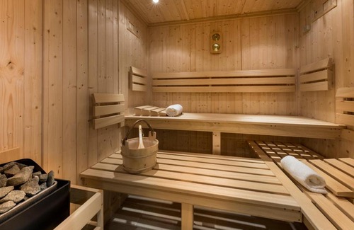 Germigny-l'Eveque Bed & Breakfast | Relax at Domaine du Bois des Anges: Oceanfront Escape Awaits