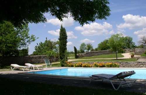 Rocamadour House | Domaine du Château la Rhue grand espace piscine