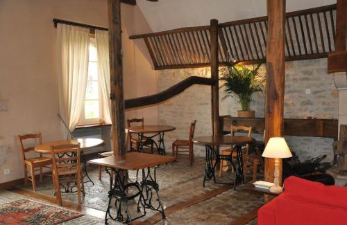 Rocamadour House | Domaine du Château la Rhue grand espace piscine