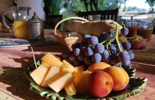 Pertuis Bed & Breakfast | Exceptional Domaine du Coffre: Pool & Family-Friendly Stays