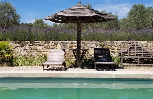 Pertuis Bed & Breakfast | Exceptional Domaine du Coffre: Pool & Family-Friendly Stays