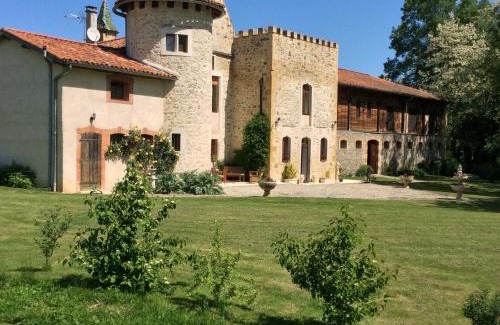 Montgaillard-de-Salies Bed & Breakfast | Tranquil Retreat at Domaine du Val de Soux with Ocean Views