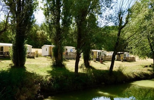 Prayssas House | Cozy Mobile Home at Camping Domaine du Lac de Néguenou
