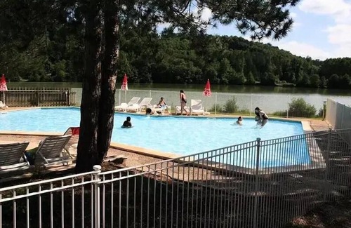 Prayssas House | Cozy Mobile Home at Camping Domaine du Lac de Néguenou