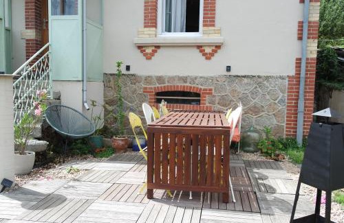 Issy-l'Eveque House | Inviting Domaine du Pavillon Gîte with Oceanfront Views