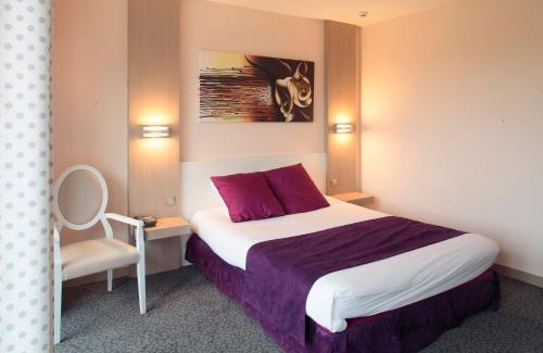 Passenans Hotel | Discover Domaine du Revermont - Pet-Friendly Retreat with Ocean Views