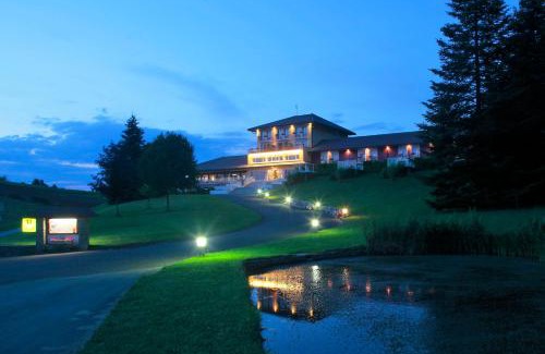 Passenans Hotel | Discover Domaine du Revermont - Pet-Friendly Retreat with Ocean Views