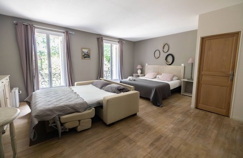 Saint-Genis House | Elegant Domaine Castell de Blés: Guest Rated 9.8 with Pool & Spa