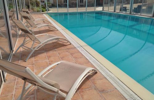 Montmoreau-Saint-Cybard Bed & Breakfast | Oceanfront Escape at Domaine de Champ Rose - Rated 9.3/10