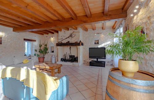 Paulin Villa | Discover Domaine la Noyeraie in Périgord Noir's Beauty